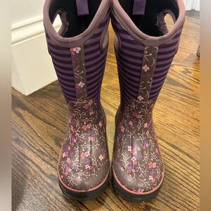 Bogs girls snow boots, Size 13.